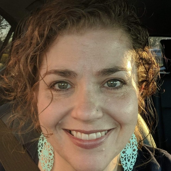 Meet your Posher, Jennifer - Picture 1 of 2